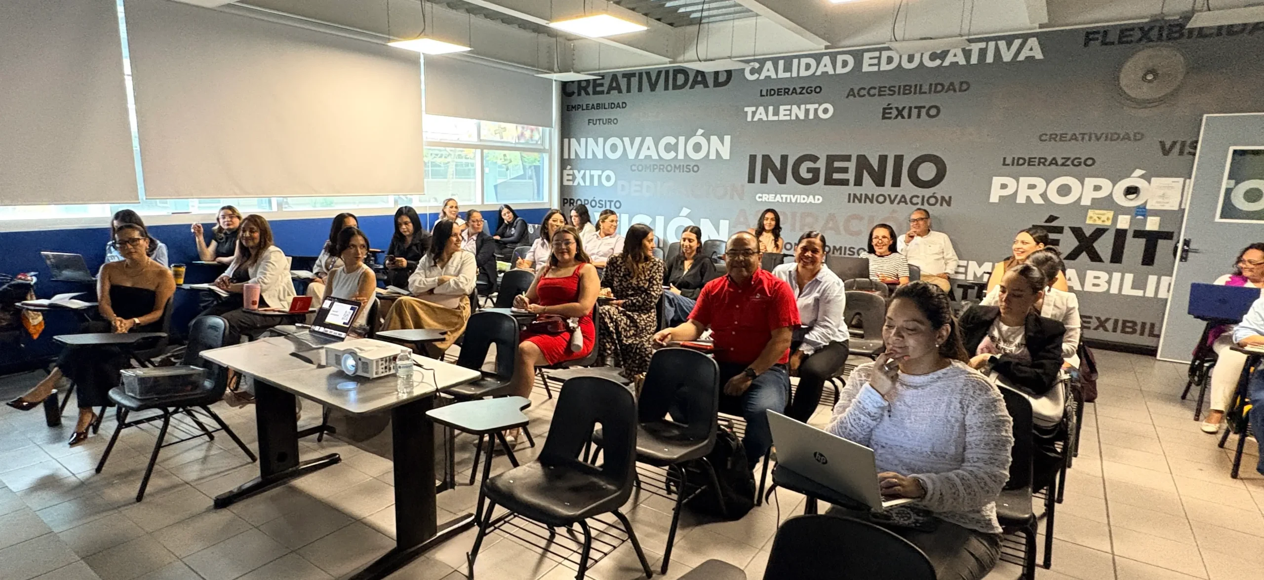 Sesión #1 del Curso protocolo, ceremonial y RRPP para la industria de reuniones en León, Guanajuato