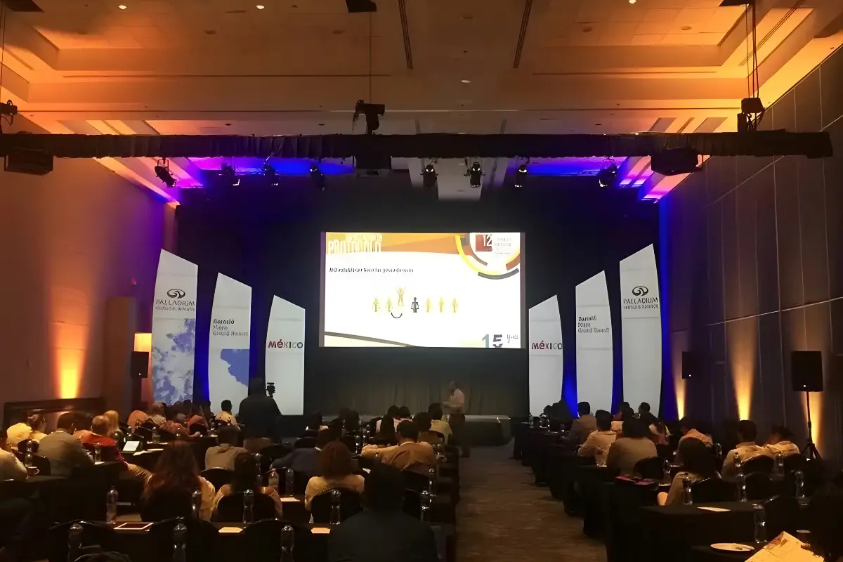 Felipe Reyes Barragán en Meeting Place — protocolo y RRPP en industria de reuniones